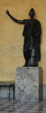 statue